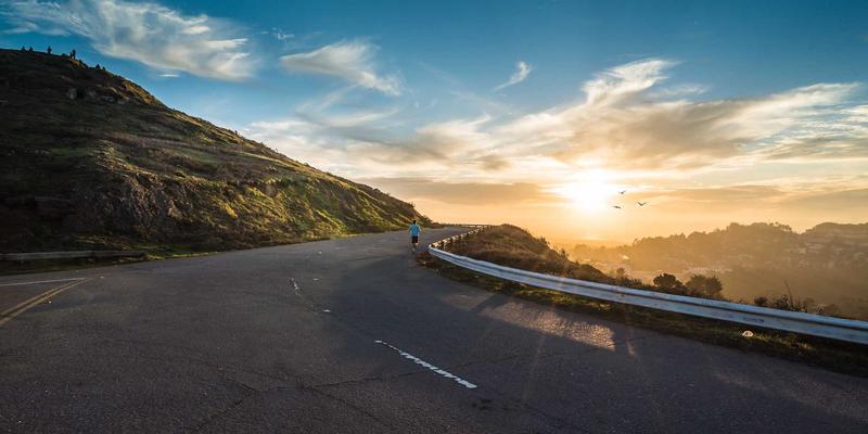 纽约街拍风格解码:都市生存者的时尚法则与生活哲学